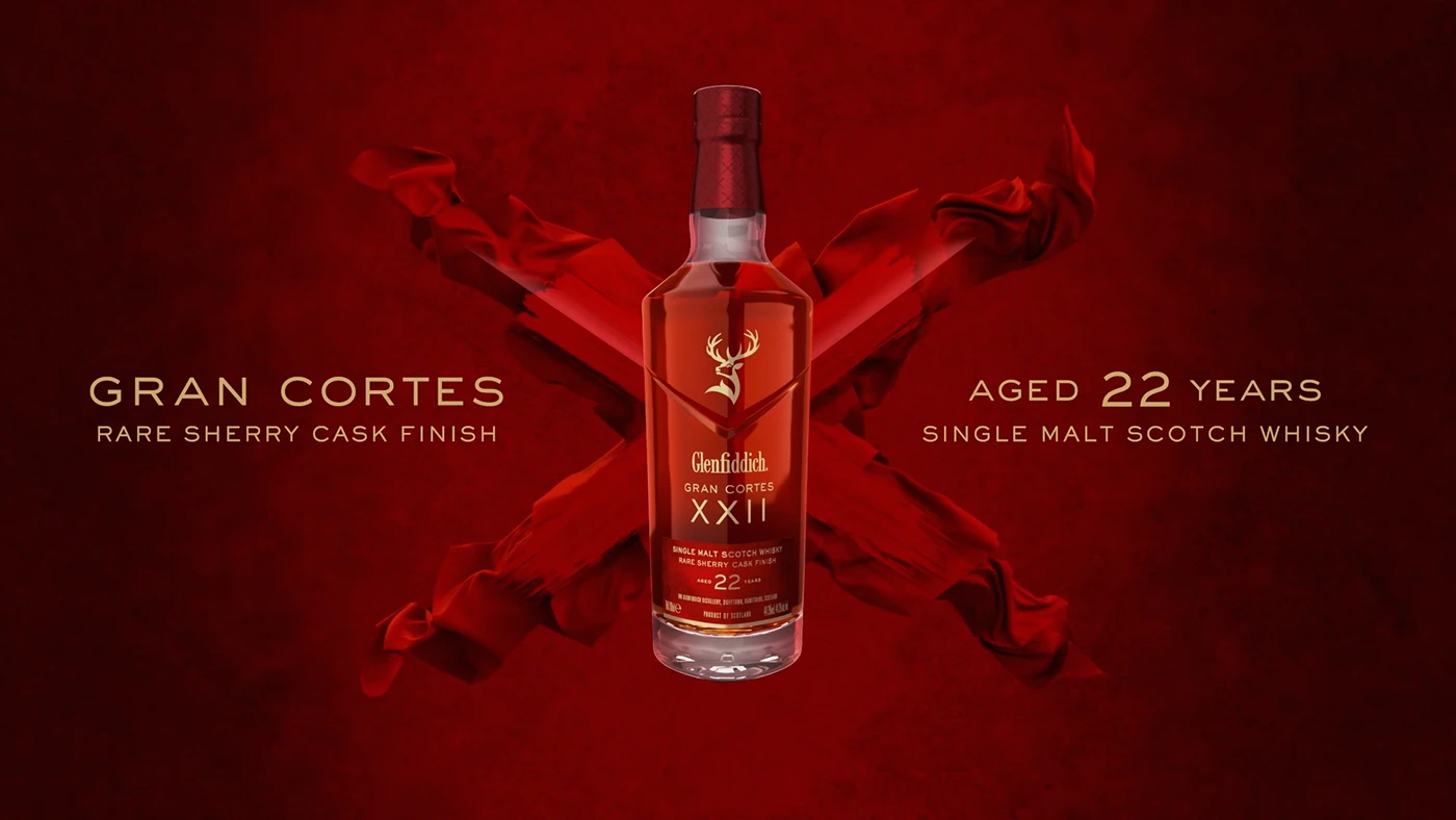 Gran Cortes XXII完整瓶身与红色织物品牌视觉